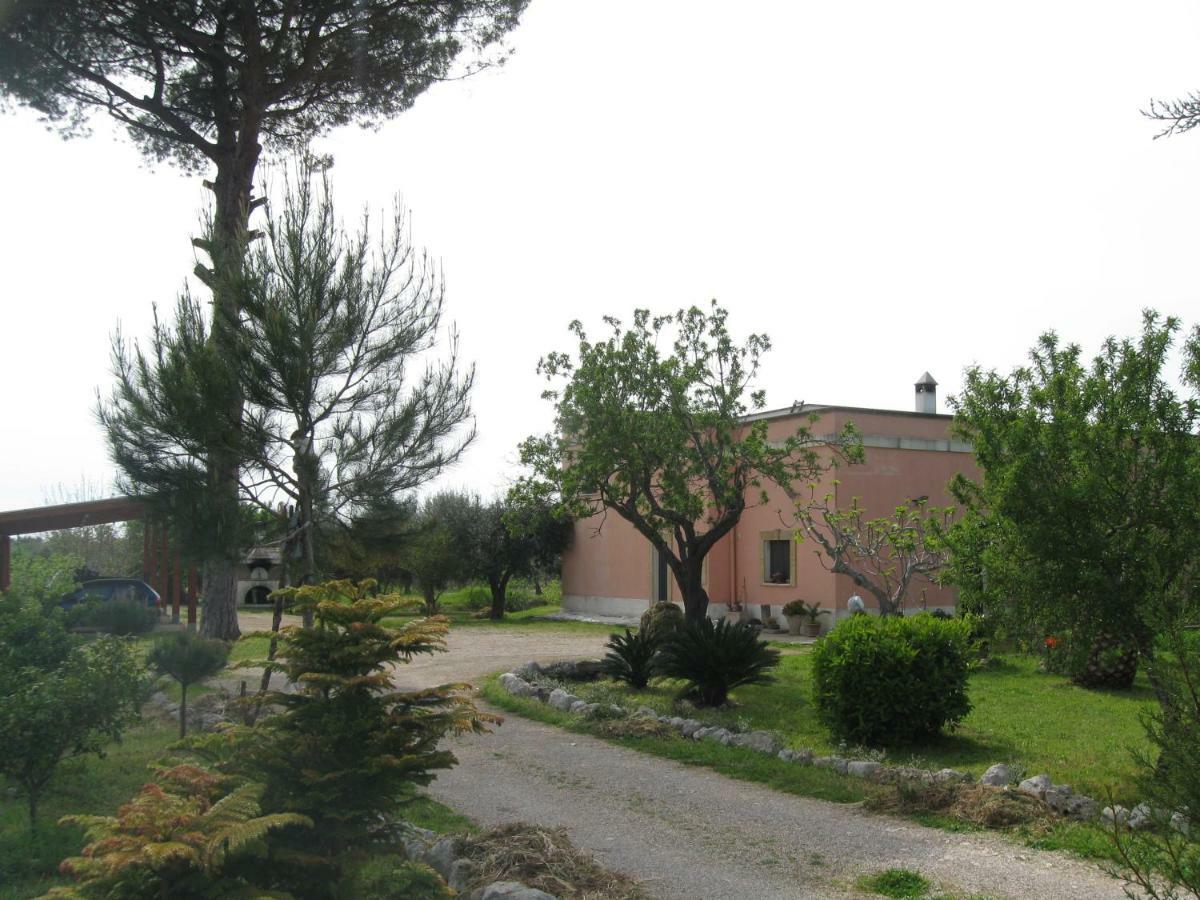 Villa Rita Bed & Breakfast Campi Salentina Exteriör bild