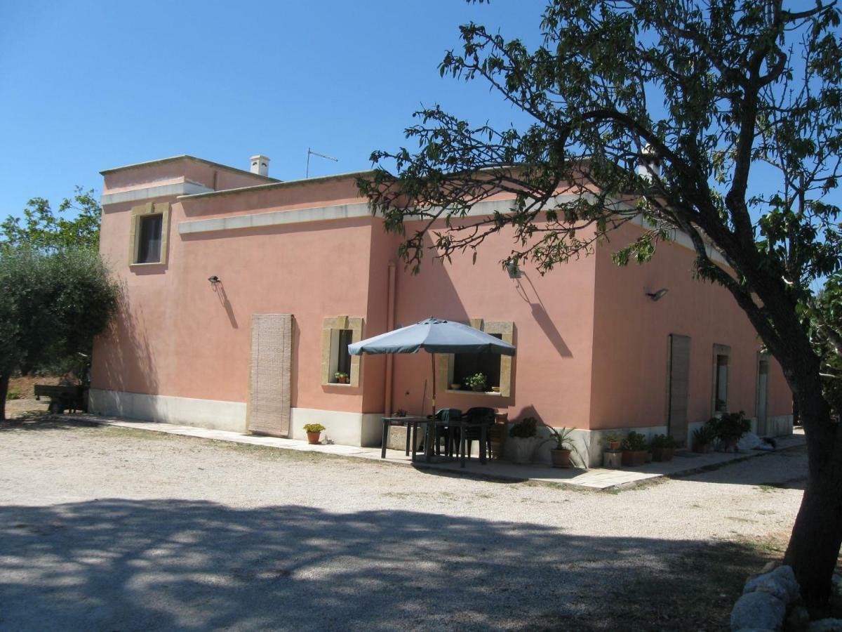 Villa Rita Bed & Breakfast Campi Salentina Exteriör bild